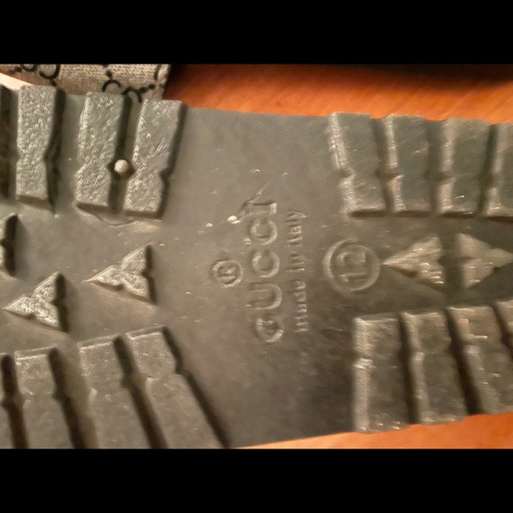 Grey Gucci men’s size 11 sandals worn 2 times mint condition - Picture 3 of 6
